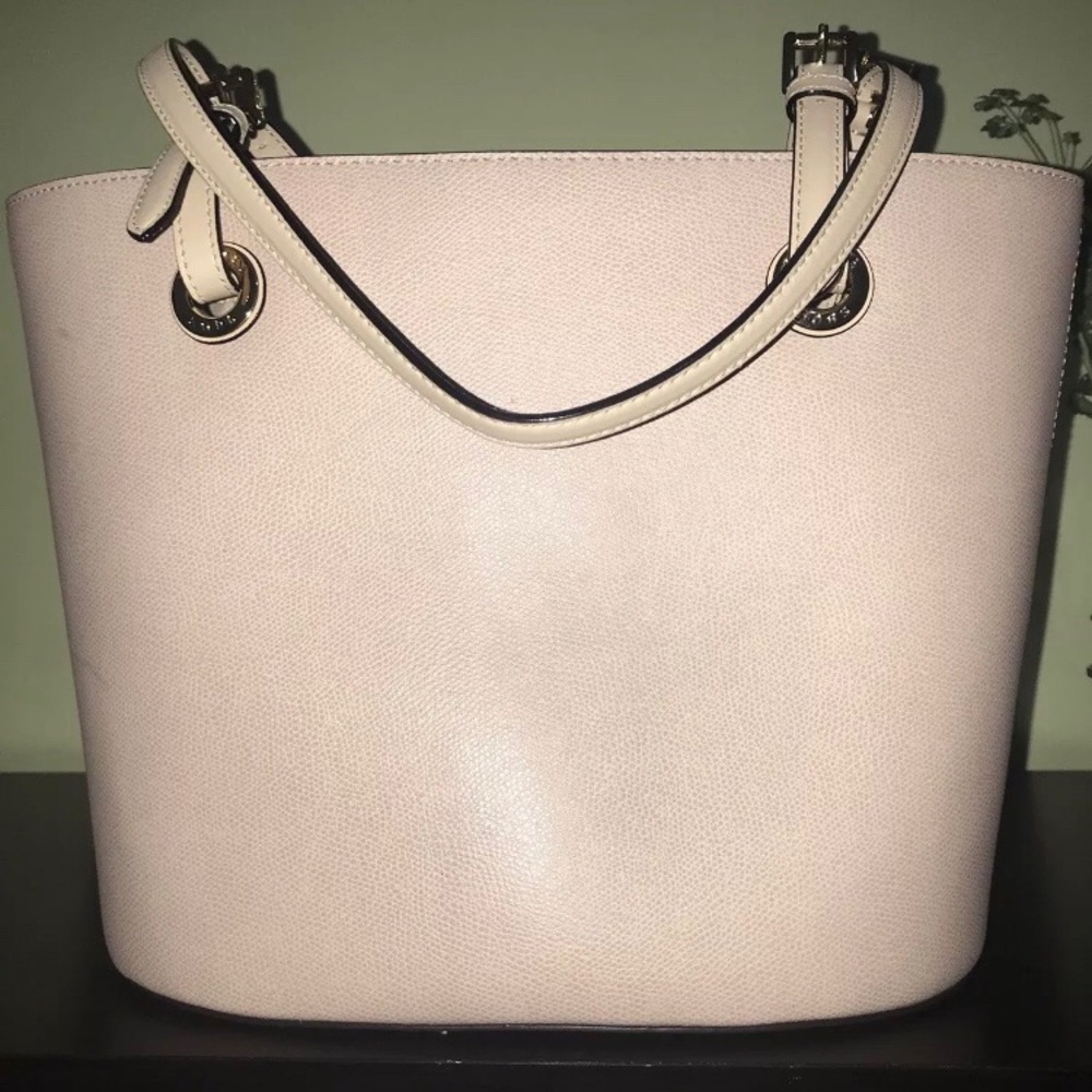 (SOLD)NWT Michael Kors Jet Set Medium Tote Leather